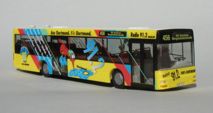 Modell S14:   MAN Solobus in attraktiver Lackierung Radio 91.2 - Dortmunder Stadtwerke - Wagennummer 1581 - Zielbeschilderung Linie 456 DO-Sch�ren Bergmeisterstra�e