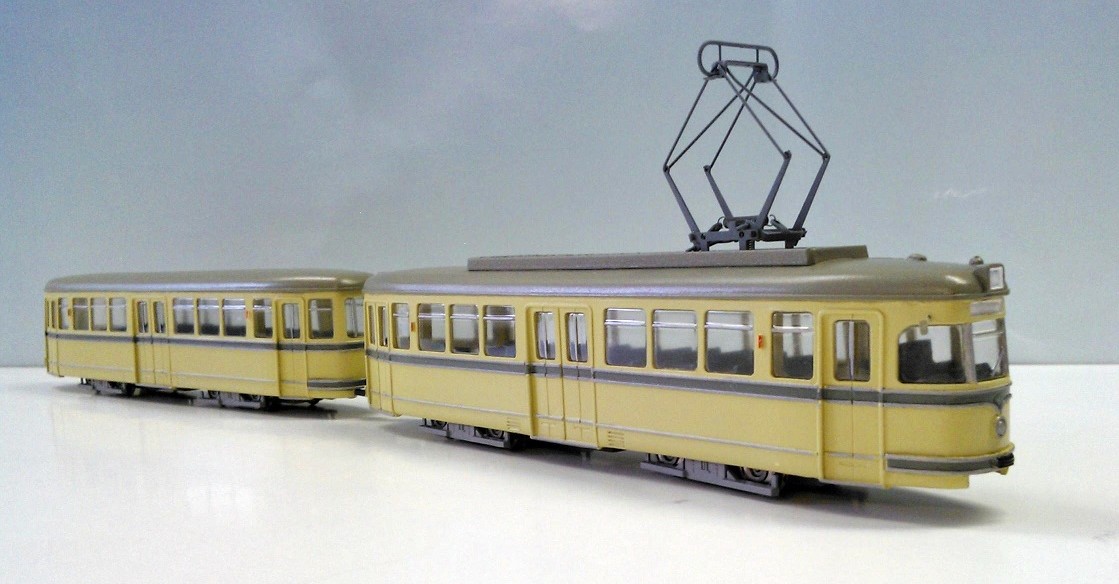 DWAG Groraumzug Dsseldorf - beige mit grau-grnen Zierstreifen