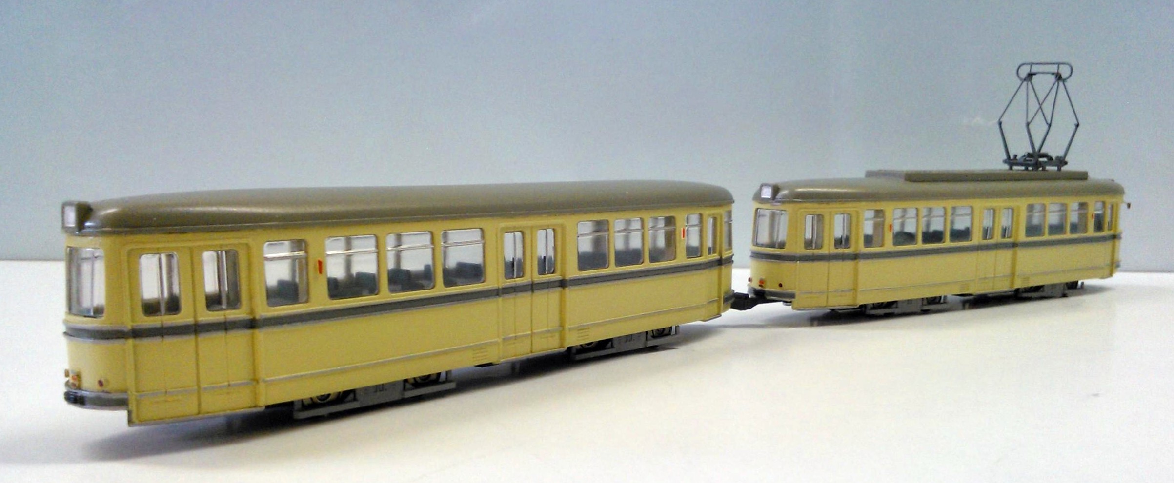 DWAG Groraumzug Dsseldorf beige mit grau-grnen Zierlinien